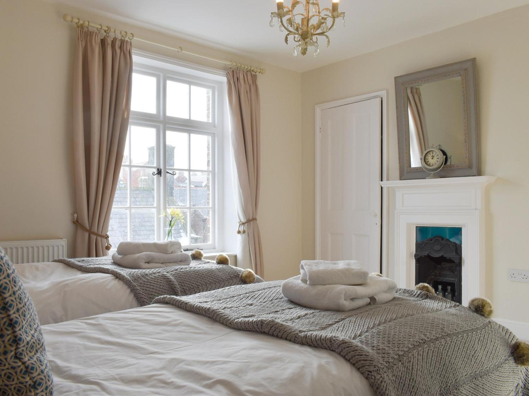 Whitby Townhouse Villa ภายนอก รูปภาพ